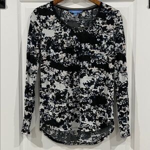 Simply Vera Black, White, Blue accents Abstract Blouse